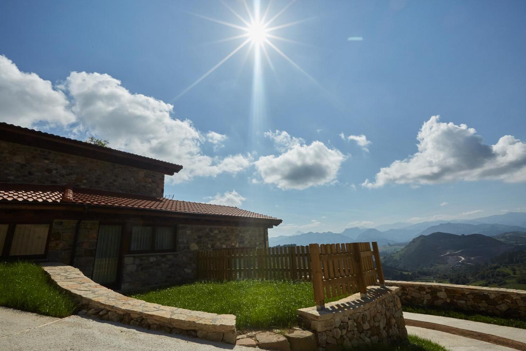 Apartamentos Rurales Casa La Piedra Collía Eksteriør billede